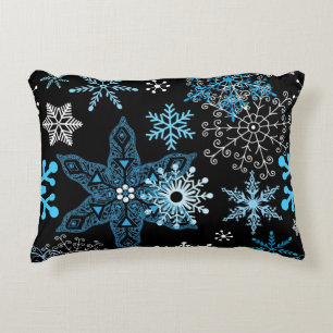 Snowflake pattern decorative cushion