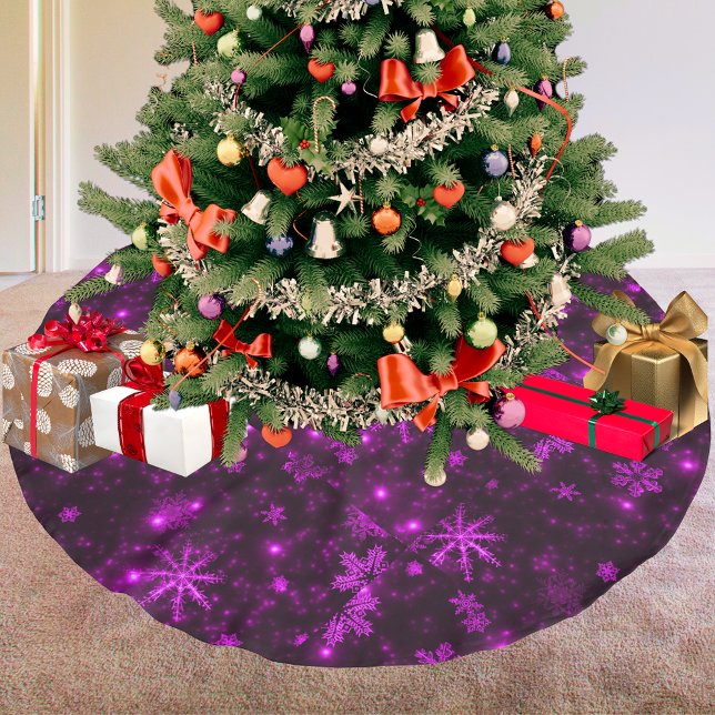 Snowflakes and Deep Purple Background Tree Skirt (Snowflakes and Deep Purple Background Tree Skirt)