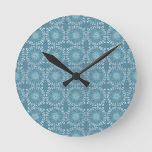Snowing in my garden round clock