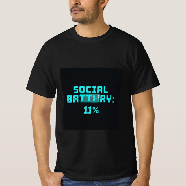 Social Battery 1 %– Glitch Art Gen Z Humour T-Shir T-Shirt (Front)