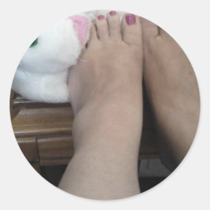 SOFT FUZZY FEET CLASSIC ROUND STICKER