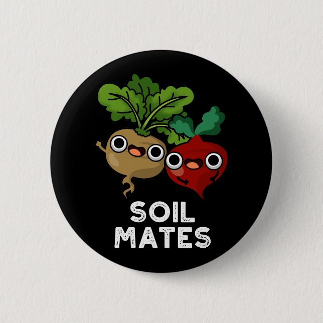 Soil Mates Funny Beet Root Pun Dark BG 6 Cm Round Badge (Front)