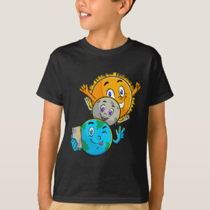 Solar Eclipse 2024 Funny Earth Sun Moon Selfie Spa T-Shirt