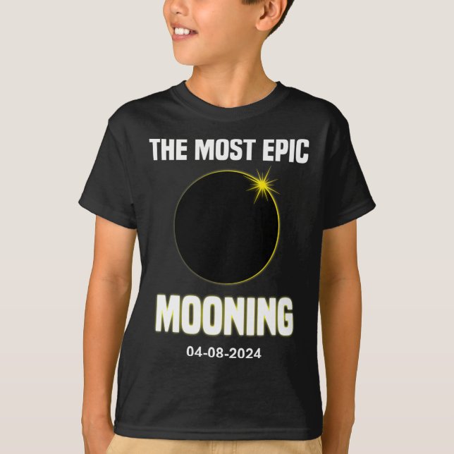 Solar Eclipse Mooning Funny 04.08.2024 Eclipse  T-Shirt (Front)