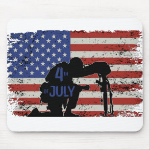 Soldier kneeling silhouette and American flag Mouse Mat