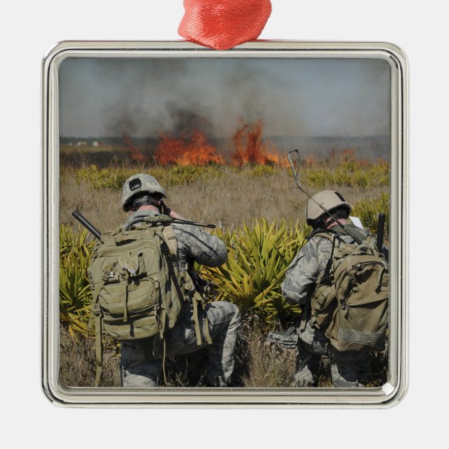 Soldiers call in information metal tree decoration (Front)