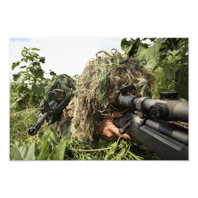 Soldiers dressed in ghillie suits photo print (Front)