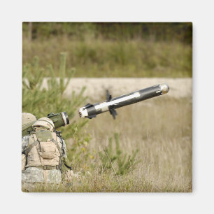 soldiers firing an FGM-148 Javelin Magnet