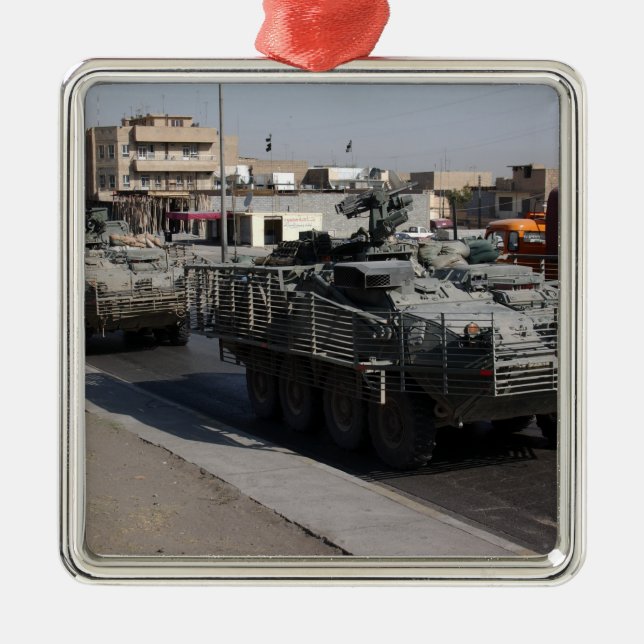 soldiers patrolling metal tree decoration (Front)