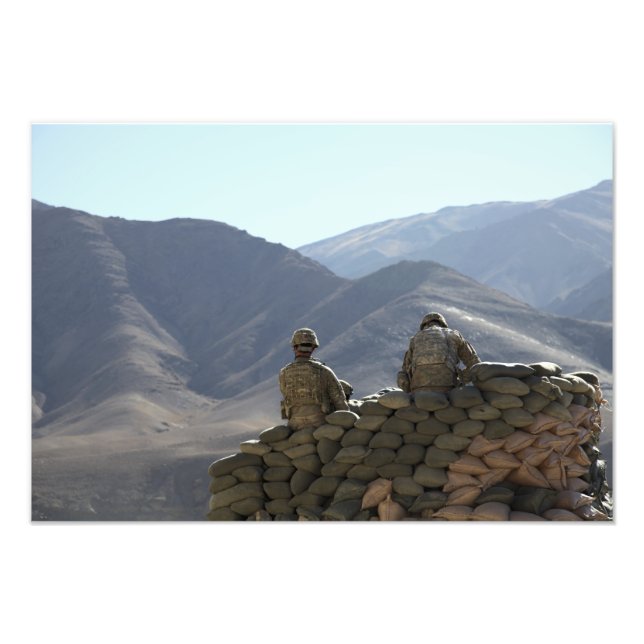 soldiers run communications equipment photo print (Front)