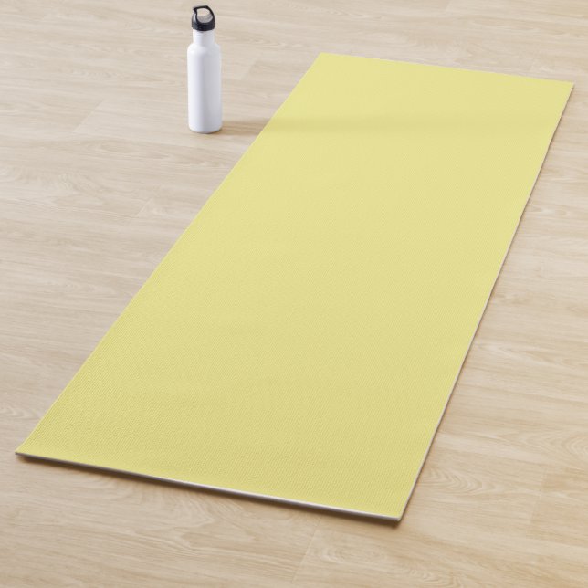 Solid pale yellow yoga mat (In Situ)