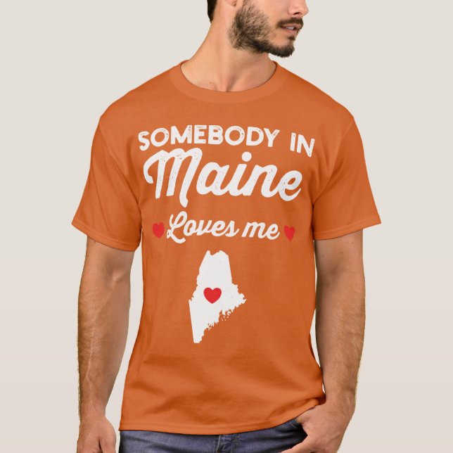 Somebody In Maine Loves Me Funny Home State Pride  T-Shirt (Front)