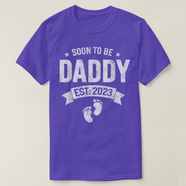 Soon To Be Daddy Est 2023 Pregnancy Announcement  T-Shirt (Design Front)