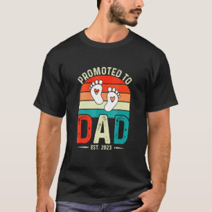 Soon To Be Daddy Est 2023 Vintage New Dad Fathers T-Shirt