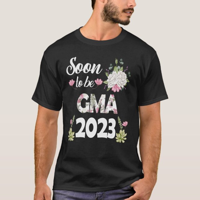 Soon To Be Gma Est 2023 Pregnancy Announcement 2 T-Shirt (Front)