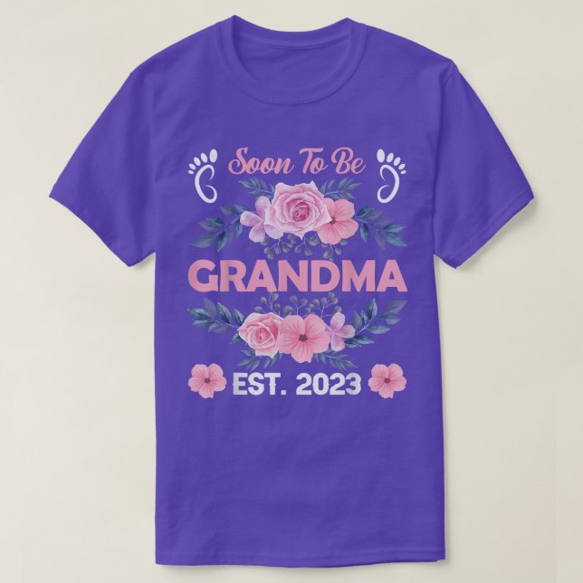 Soon To Be Grandma Est 2023 Pregnancy Announcement T-Shirt (Design Front)