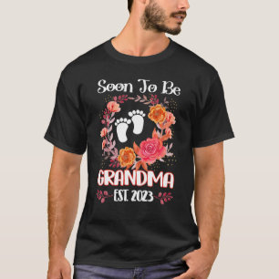 Soon To Be Grandma Est 2023 Pregnancy Announcement T-Shirt