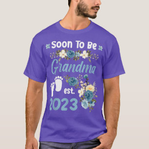 Soon To Be Grandma Est 2023 Pregnancy Announcement T-Shirt