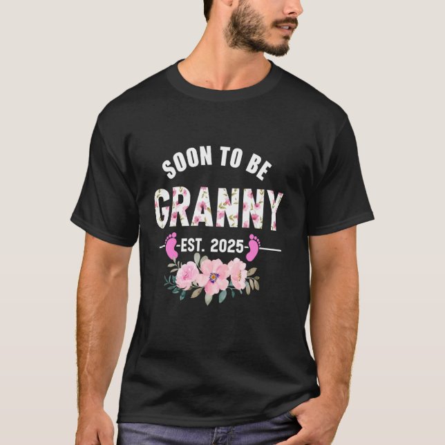 Soon to be Granny Est 2025 Gifts First Time Grandm T-Shirt (Front)