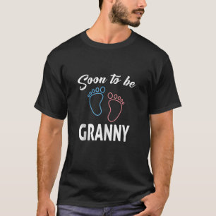 Soon To Be GRANNY New Pregnancy Announcement Famil T-Shirt