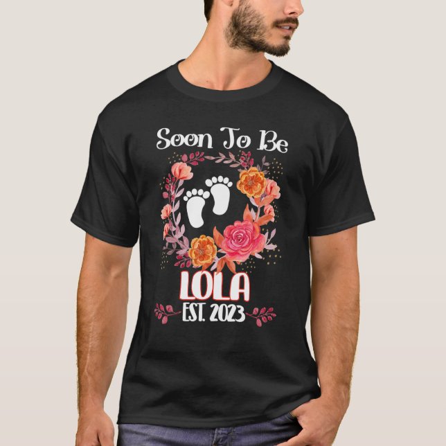 Soon To Be Lola Est 2023 Pregnancy Announcement 1 T-Shirt (Front)