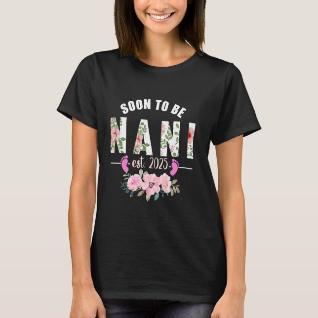 Soon to Be Nani Est 2025 Women Gifts for Grandma M T-Shirt (Front)