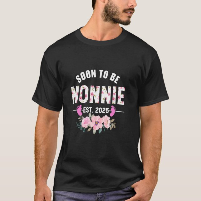 Soon to be Nonnie Est 2025 Gifts First Time Grandm T-Shirt (Front)