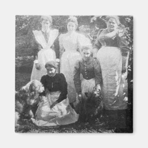 Sophia Farrell and maids, 1899 Magnet