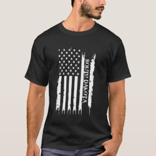 South Dakota United States Distressed w US Flag T-Shirt