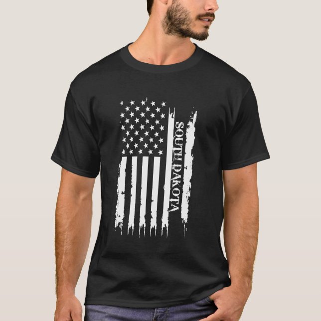 South Dakota United States Distressed w US Flag T-Shirt (Front)