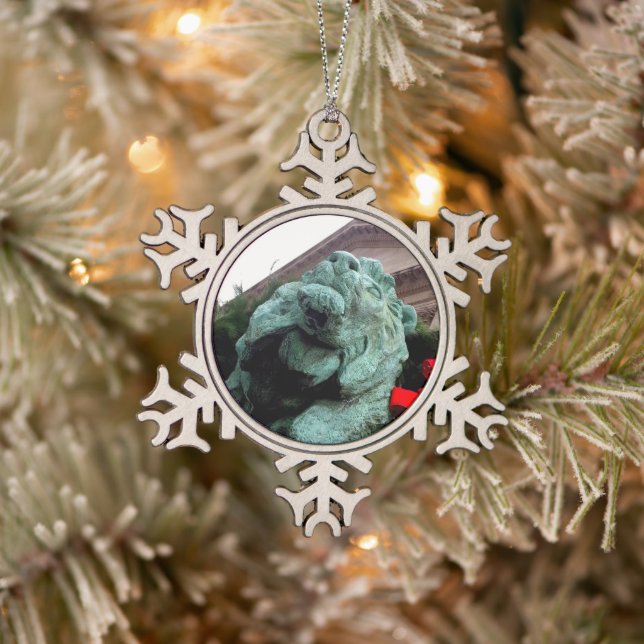 South Lion at the Art Institute of Chicago Snowflake Pewter Christmas Ornament (Tree)