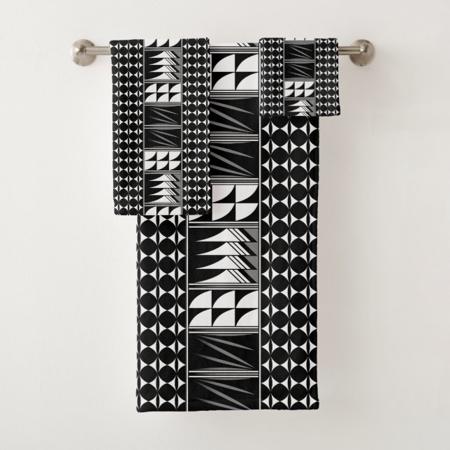 Southwest Feather Blessings in Grey Bath Towel Set (Insitu)