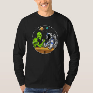Space Alien Astronaut Arm Wrestling Science Fictio T-Shirt