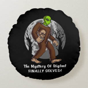 Space Alien Bigfoot Conspiracy Mystery Solved UFO Round Cushion