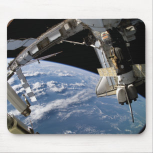 Space Shuttle Atlantis and a Soyuz spacecraft Mouse Mat