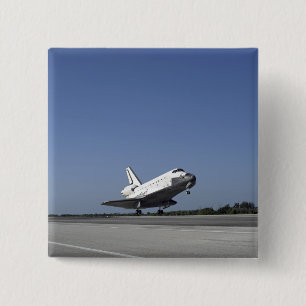 Space shuttle Atlantis approaching Runway 33 15 Cm Square Badge