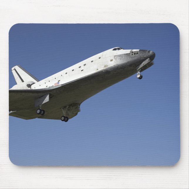 Space shuttle Atlantis approaching Runway 33 2 Mouse Mat (Front)