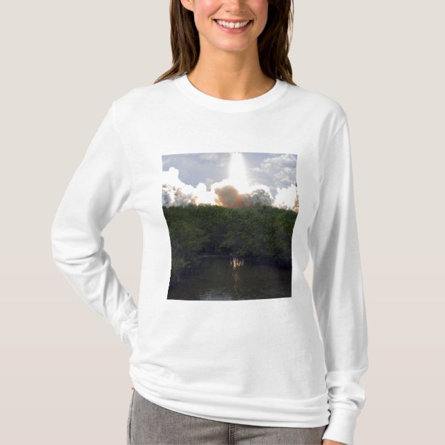 Space Shuttle Atlantis lifts off 14 T-Shirt (Front)