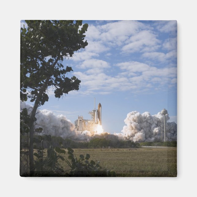 Space Shuttle Atlantis lifts off 18 Magnet (Front)