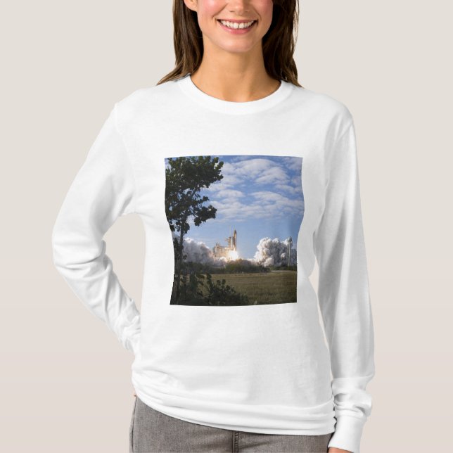 Space Shuttle Atlantis lifts off 18 T-Shirt (Front)