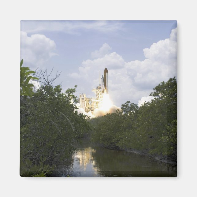 Space Shuttle Atlantis lifts off 25 Magnet (Front)