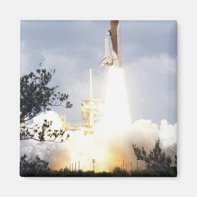 Space Shuttle Atlantis lifts off 4 Magnet (Front)