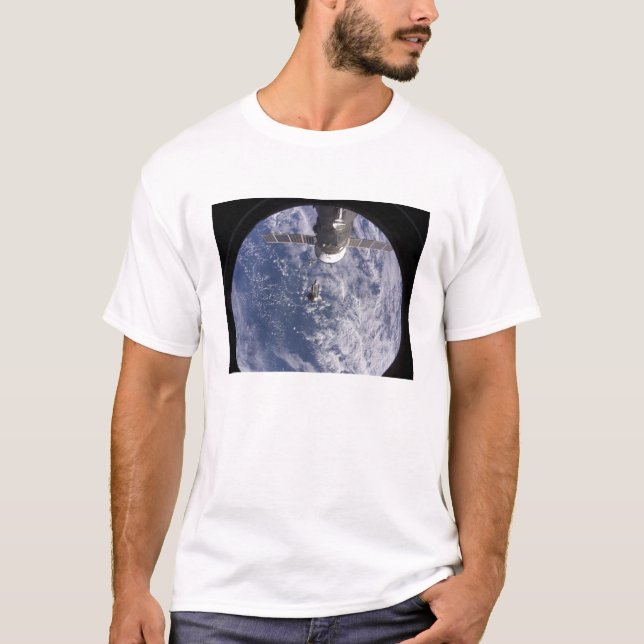 Space Shuttle Discovery 11 T-Shirt (Front)
