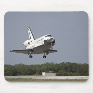 Space Shuttle Discovery approaches landing 2 Mouse Mat
