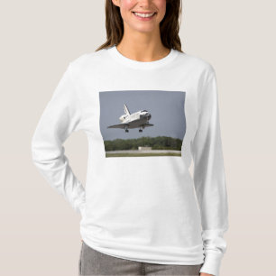 Space Shuttle Discovery approaches landing 2 T-Shirt