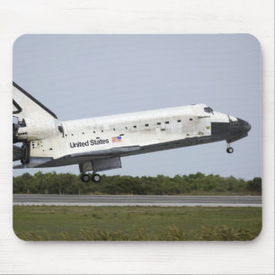 Space Shuttle Discovery approaches landing 4 Mouse Mat