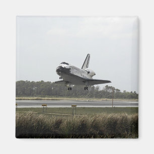 Space Shuttle Discovery approaches landing Magnet