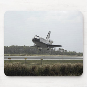Space Shuttle Discovery approaches landing Mouse Mat