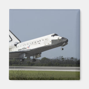 Space shuttle Discovery lands on Runway 33 2 Magnet