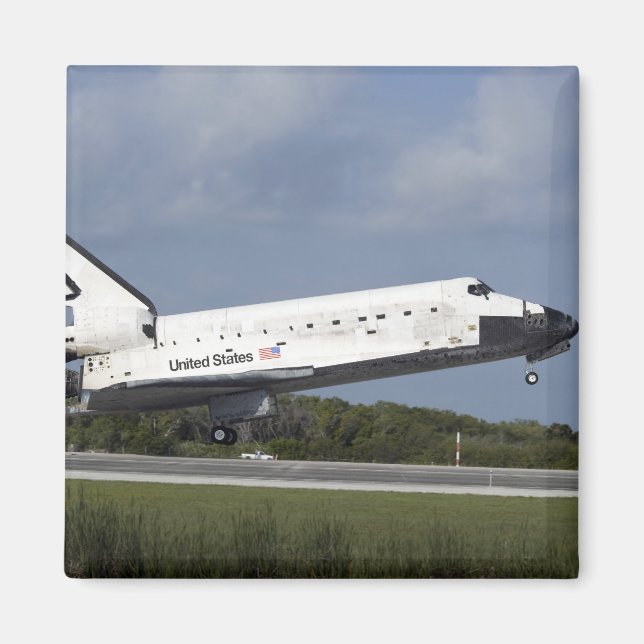 Space shuttle Discovery lands on Runway 33 3 Magnet (Front)